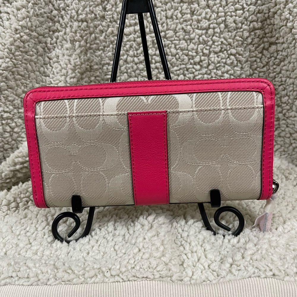 NWT Coach Wallet - Picture 2 of 4